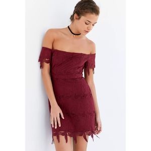 ASTR the label - Wine/maroon - lace off the shoulder dress